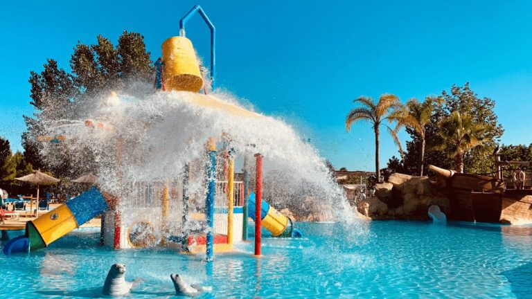 Atracciones Acu&aacute;ticas Esenciales en Parques Tem&aacute;ticos Naturales