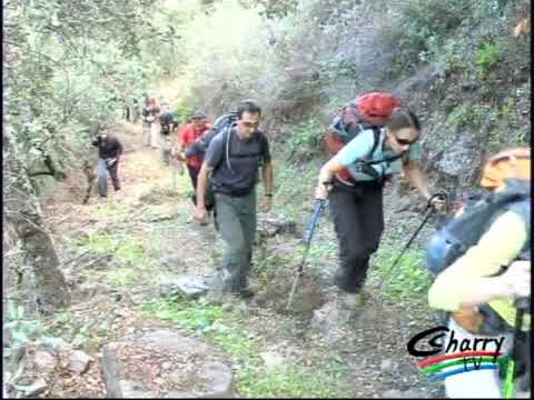Explorando Travesías a Pie por Caminos Empedrados