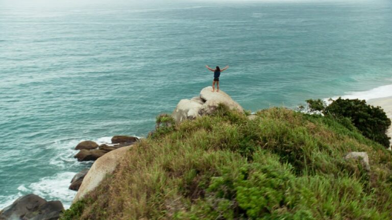 Explorando la Belleza de Parques de Montaña y Ríos Cristalinos