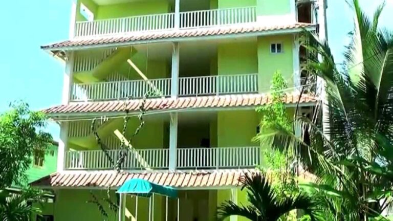 Jardines Costeros con Vista al Mar