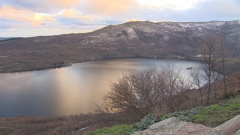 Explorando las Aventuras en Lagos y Lagunas Naturales
