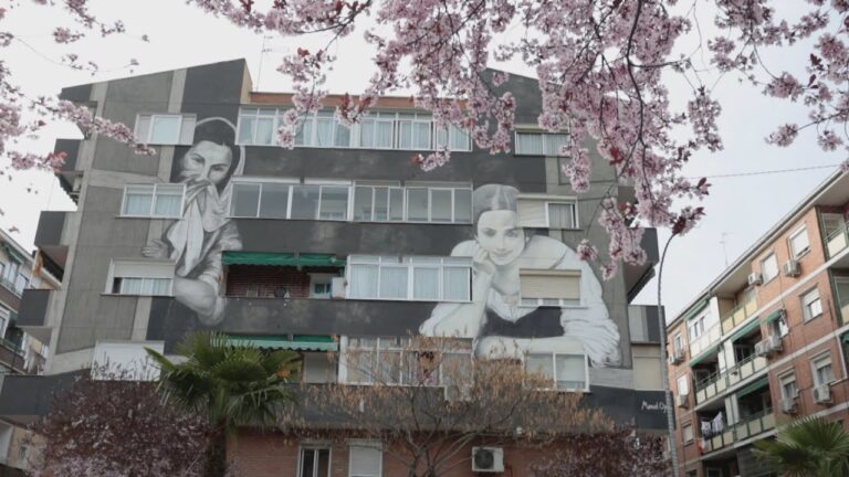 Arte al Aire Libre: Esculturas y Murales en Parques